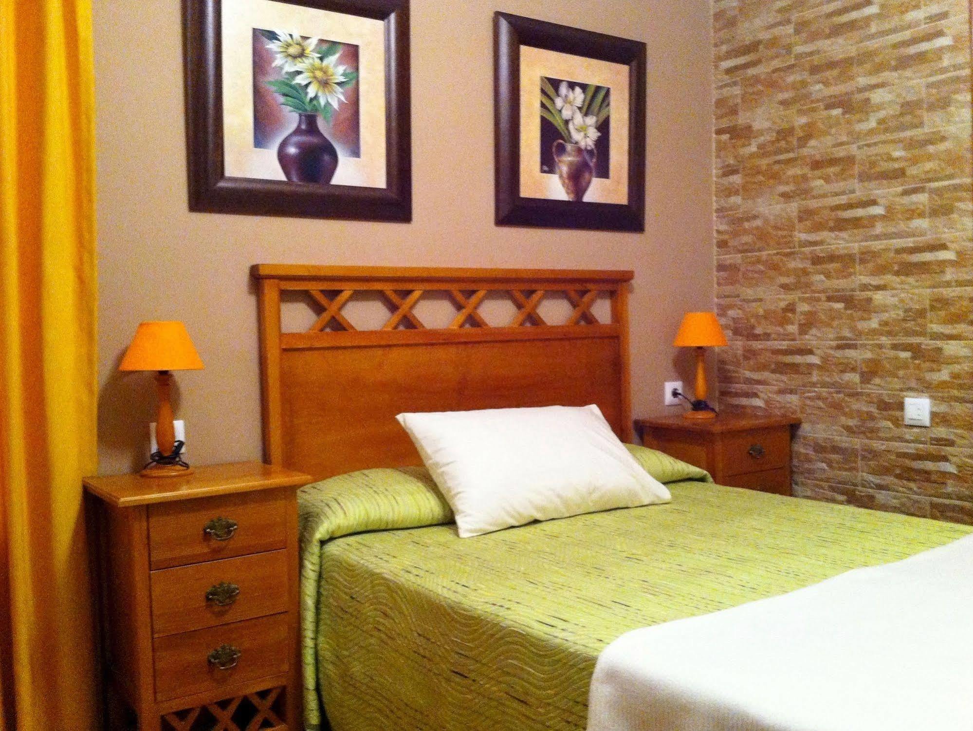 Hostal La Calzada Tarifa Buitenkant foto